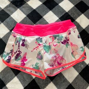 Lululemon Ultra Turbo Run Shorts ~ Blurred Blossom ~ sz 6 ~ 4 inch inseam